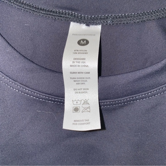 ❌SOLD❌Colombia Crop Top - Picture 2 of 4